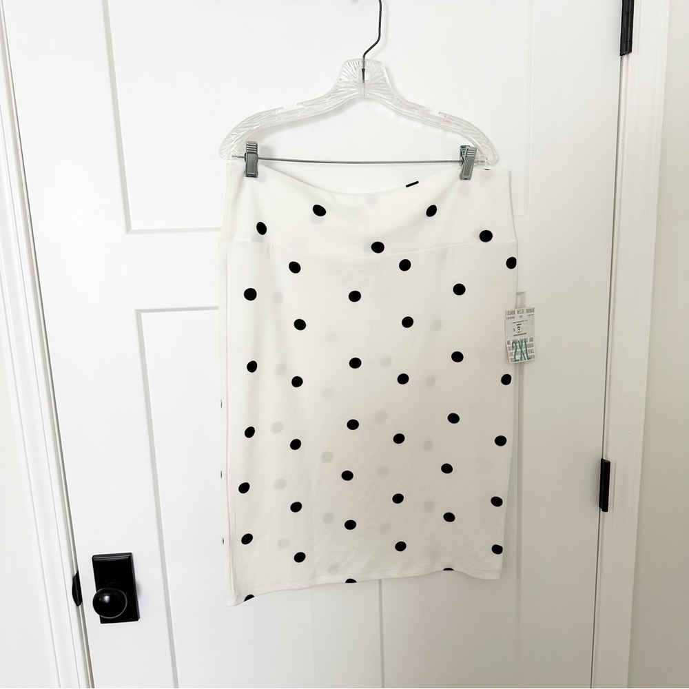 NWT Lularoe Cassie skirt white and black dot skirt size 2X